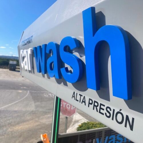Letras corpóreas con acabado profesional en fachada