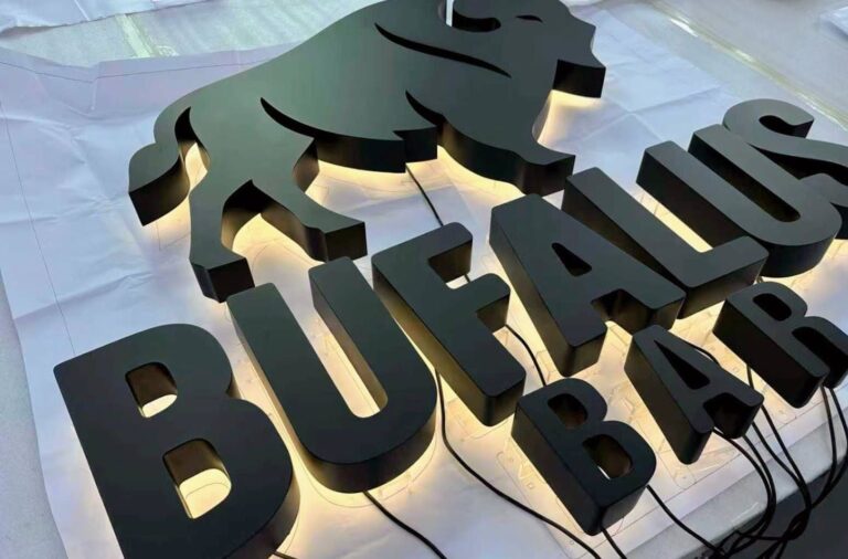 Letras corpóreas con iluminación indirecta LED