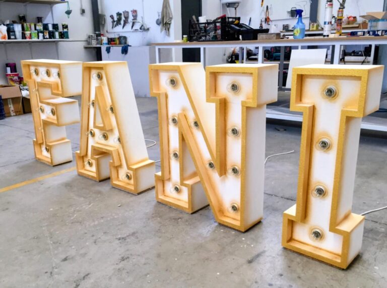 Letras polistrireno con iluminación LED